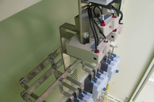 石碣镇配电柜-应急照明配电柜使用对工作人员的具